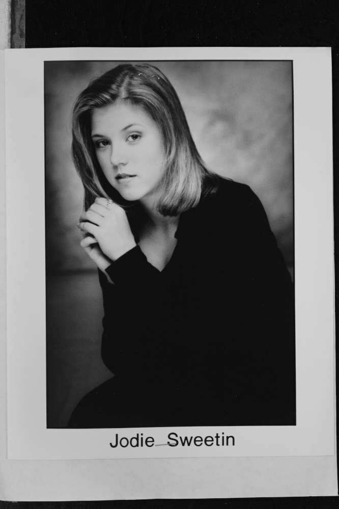 Jodie Sweetin - 8x10 Headshot Photo Poster painting with Resume - FULL HOUSE