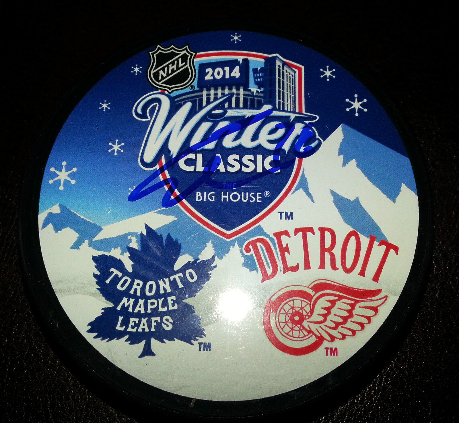 TREVOR SMITH 'TORONTO MAPLE LEAFS' SIGNED 2014 WINTER CLASSIC PUCK *COA