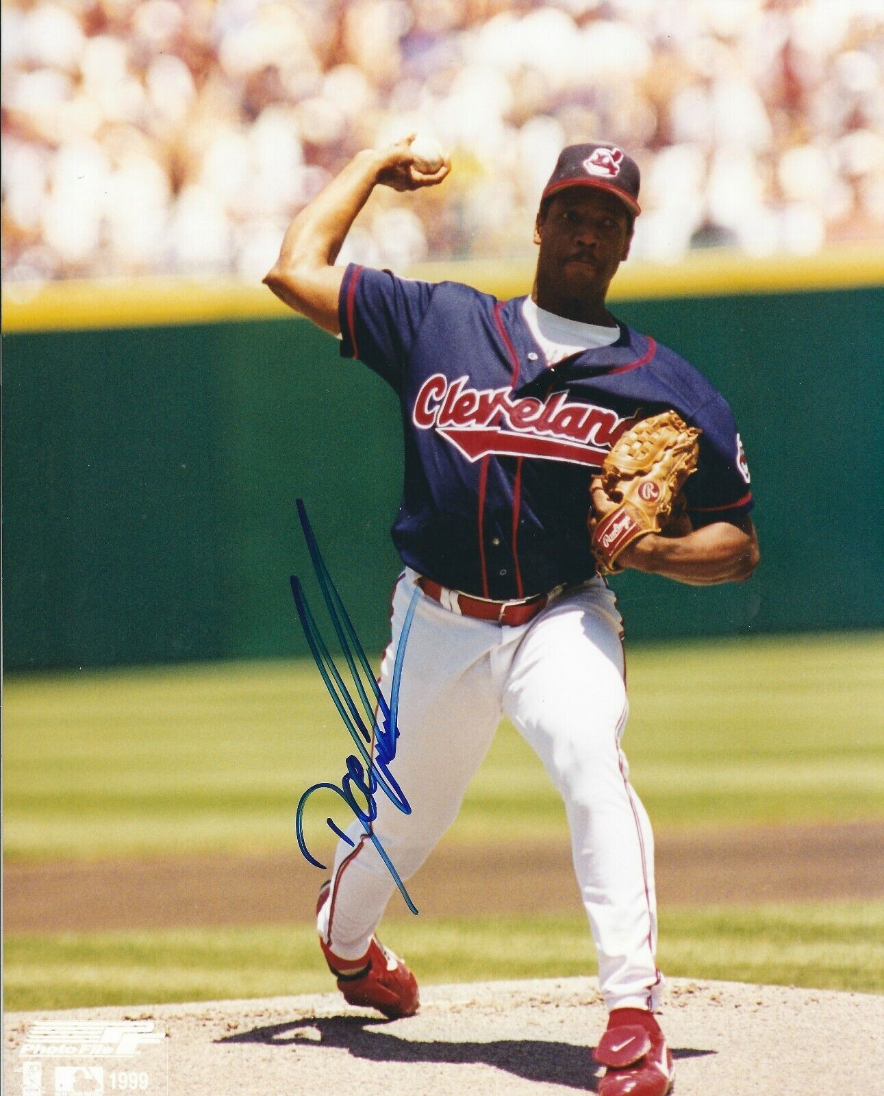 Signed 8x10 DOC GOODEN Cleveland Indians Autographed Photo Poster painting - COA