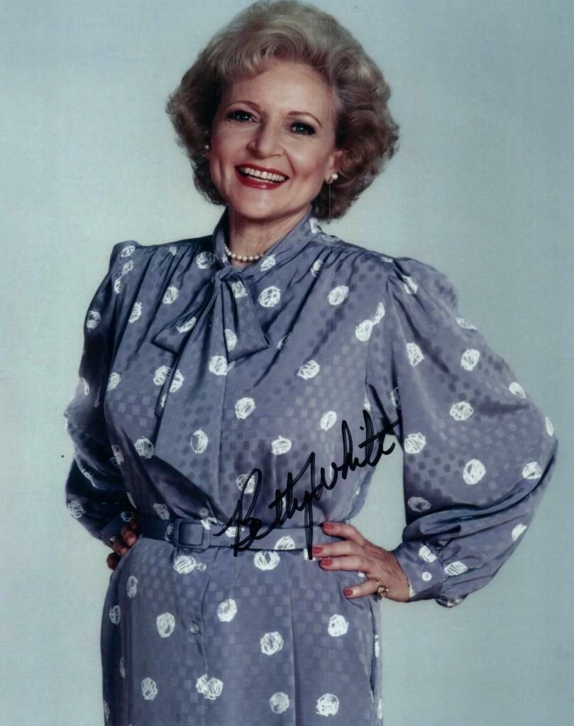 Betty White 8x10 autographed Photo Poster painting signed Picture amazing and COA