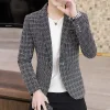 Fashionable and casual plaid British suit jacket