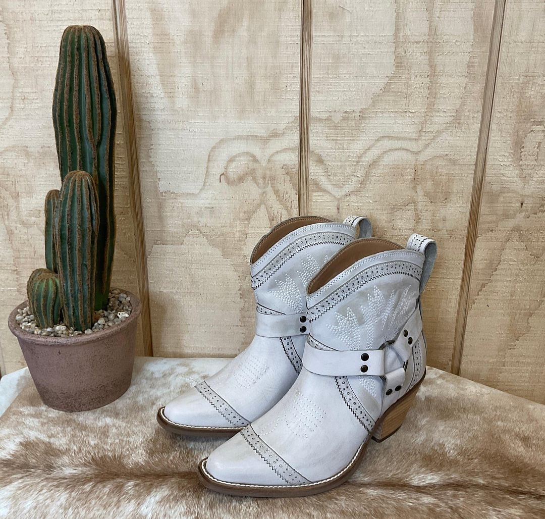 Dingo Women's Off White Gummy Bear Ankle Boot DI747OW