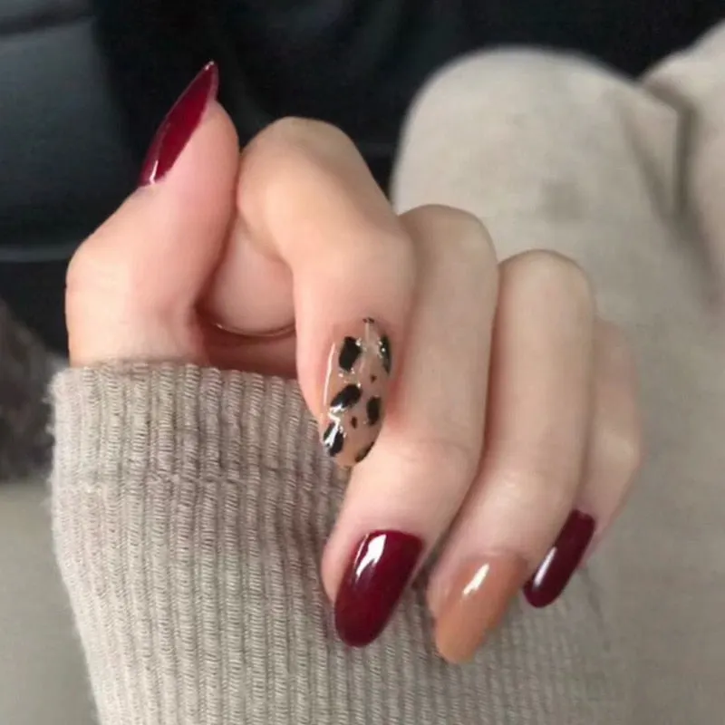 24pcs false press on nails pink color oval head Mid-length Wear  Finished product wearable full cover fake nail tips for girls-Nail Inspo