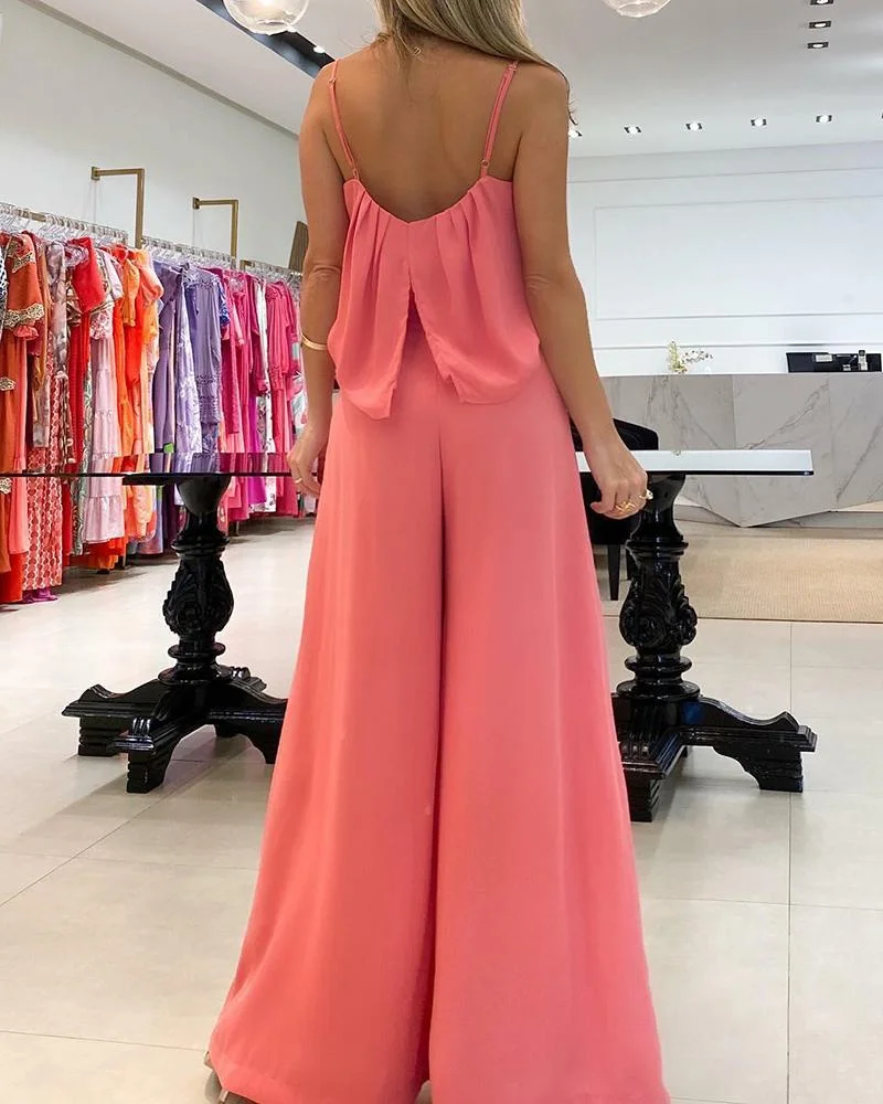 Solid coloured casual suit with buttons