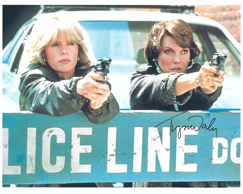 TYNE DALY signed CAGNEY & LACEY color 8x10 w/ coa NYC'S FINEST WITH GUNS DRAWN