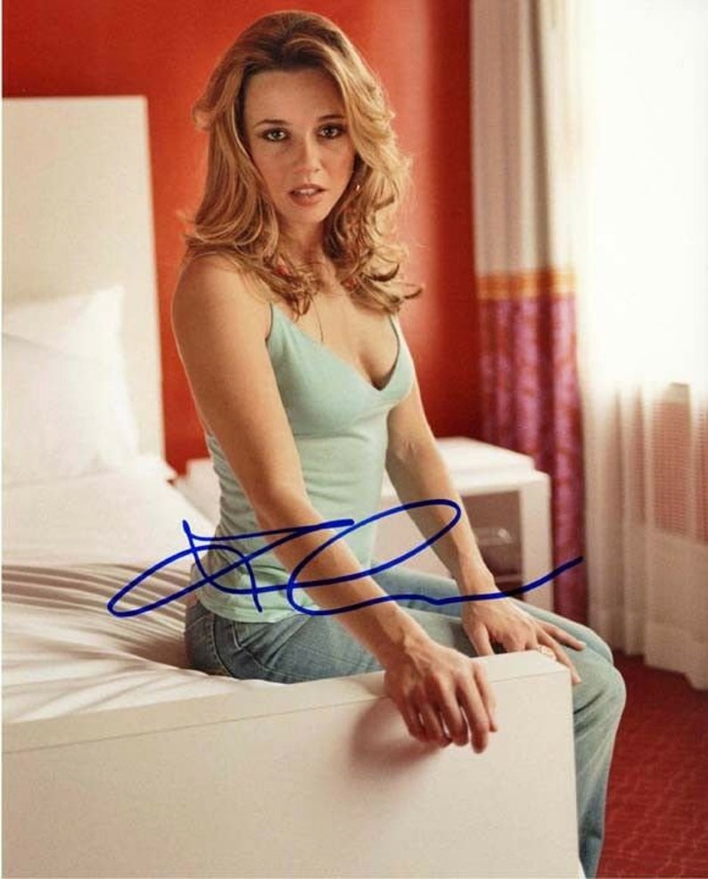 Linda cardellini signed autographed 11x14 Photo Poster painting