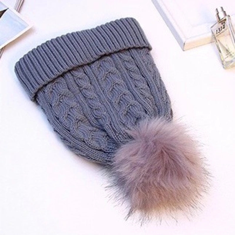 Women’s Basic Solid Color Pom Poms Crimping Wool Cap