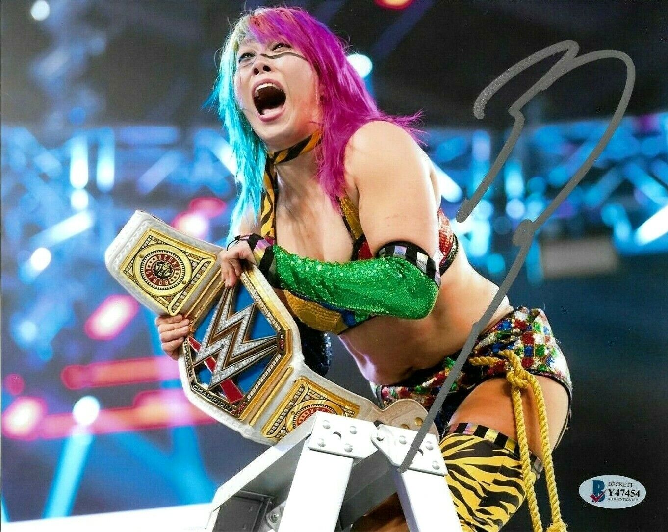 WWE ASUKA HAND SIGNED AUTOGRAPHED 8X10 Photo Poster painting WITH PROOF AND BECKETT COA 34