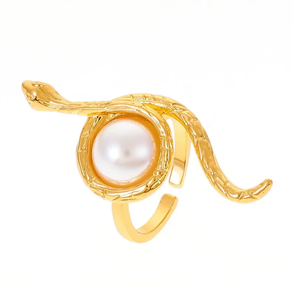 Serpentine gold-plated twisted pearl ring