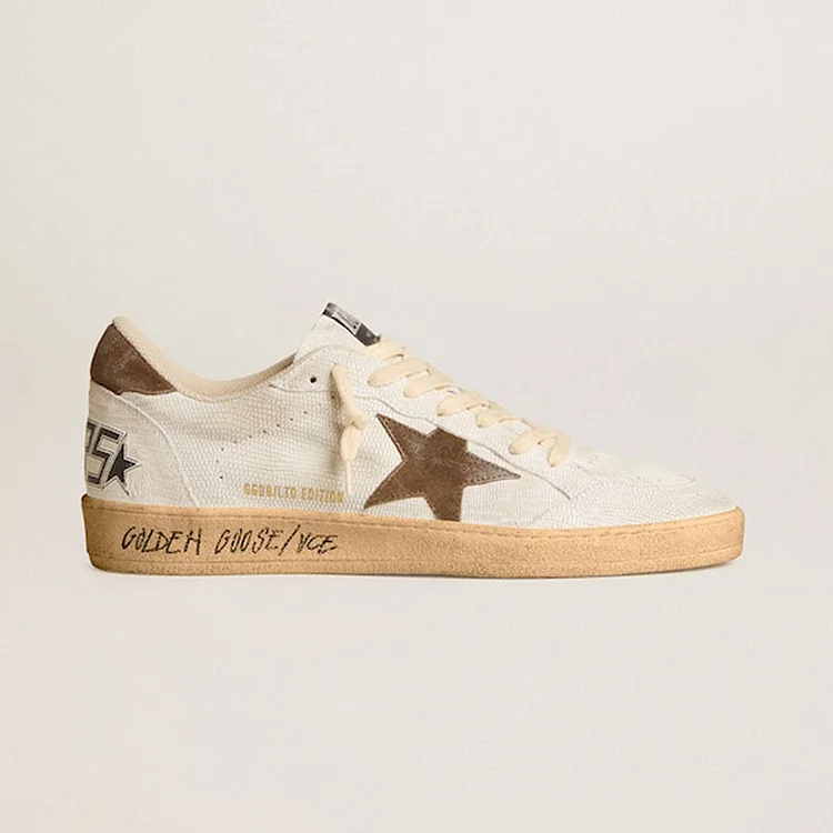 Zapatillas de hombre Golden Goose Ball Star de nobuk blanco con estrella y refuerzo del talón de ante marrón