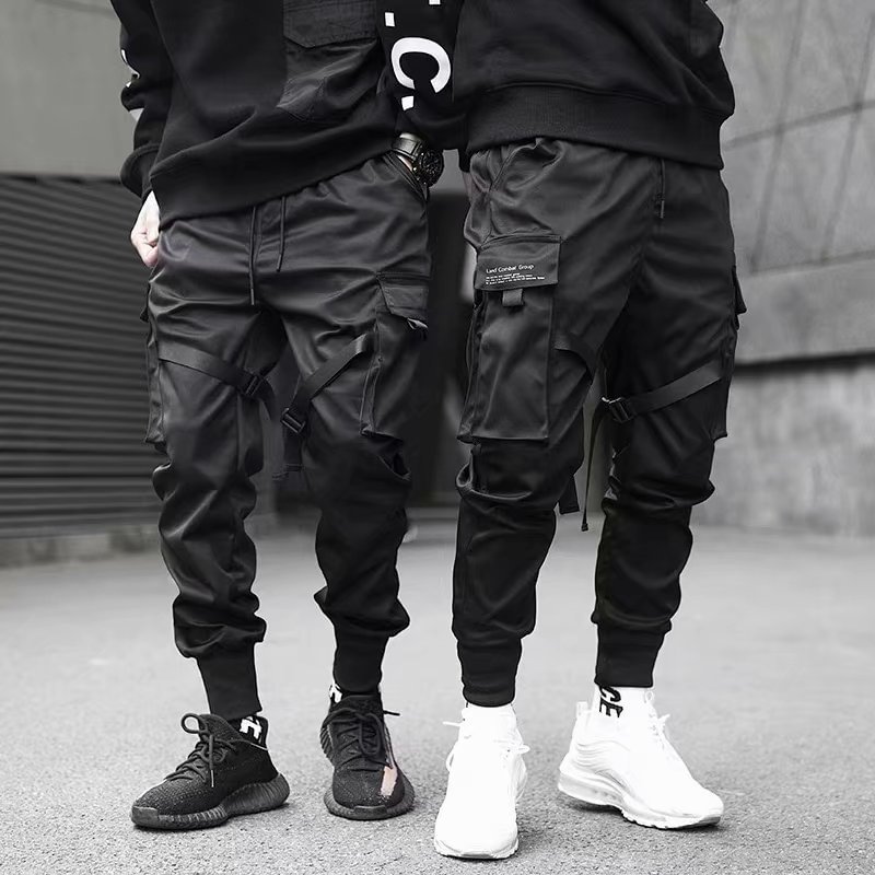 Loose tactical streamer paratroopers function to close the feet and trousers