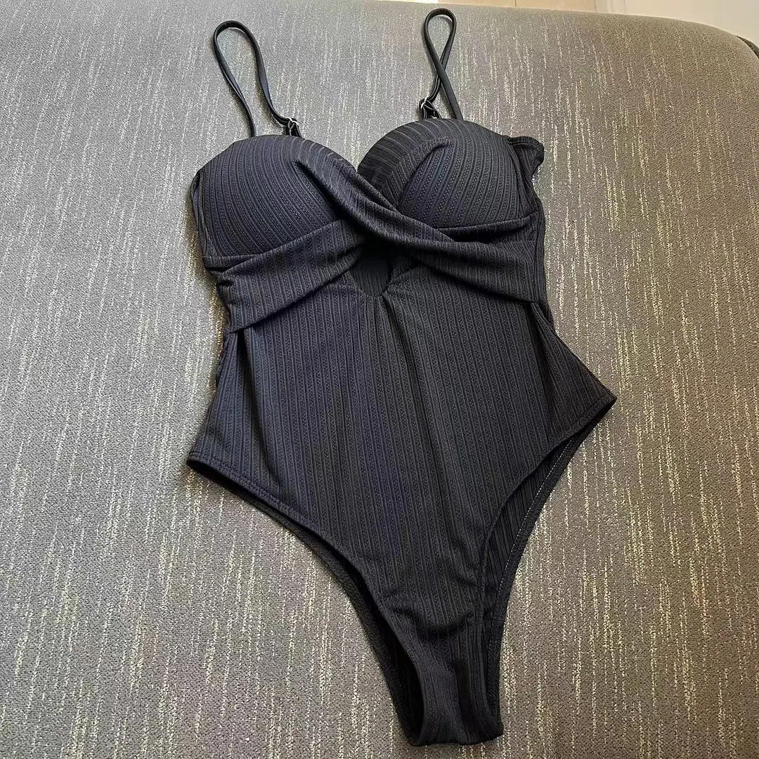 Uveng 2023 New Sexy Special Fabric Joint Hard Cup Hollow Swimsuit Swimsuit