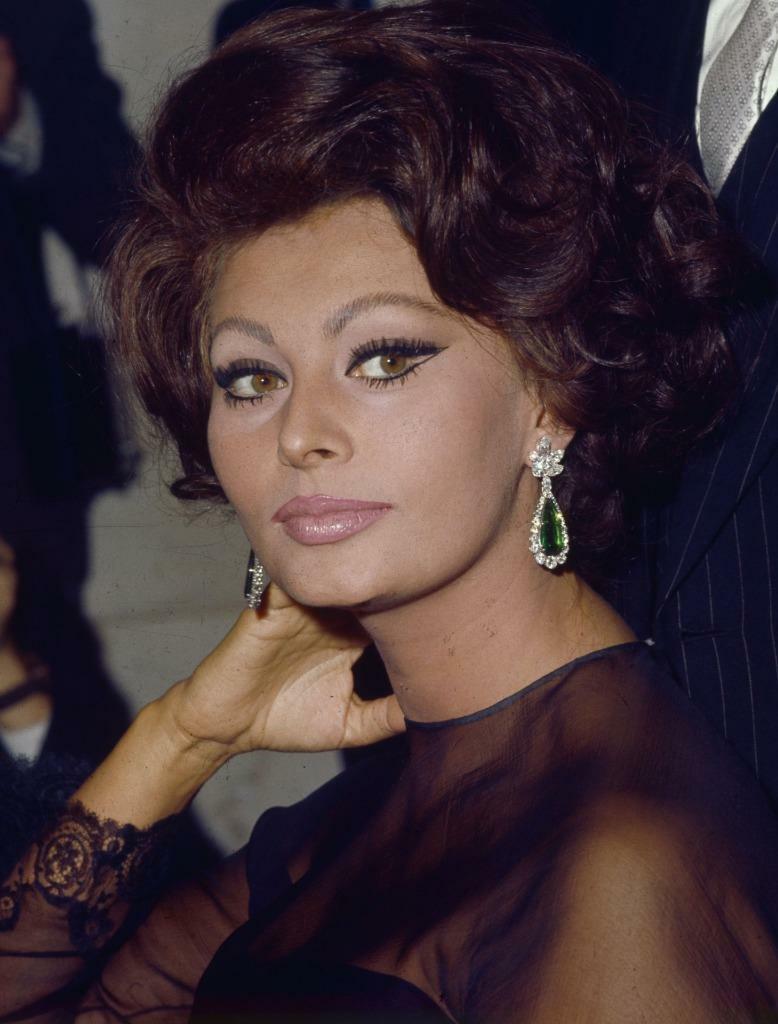 Sophia Loren 8x10 Picture Simply Stunning Photo Poster painting Gorgeous Celebrity #73