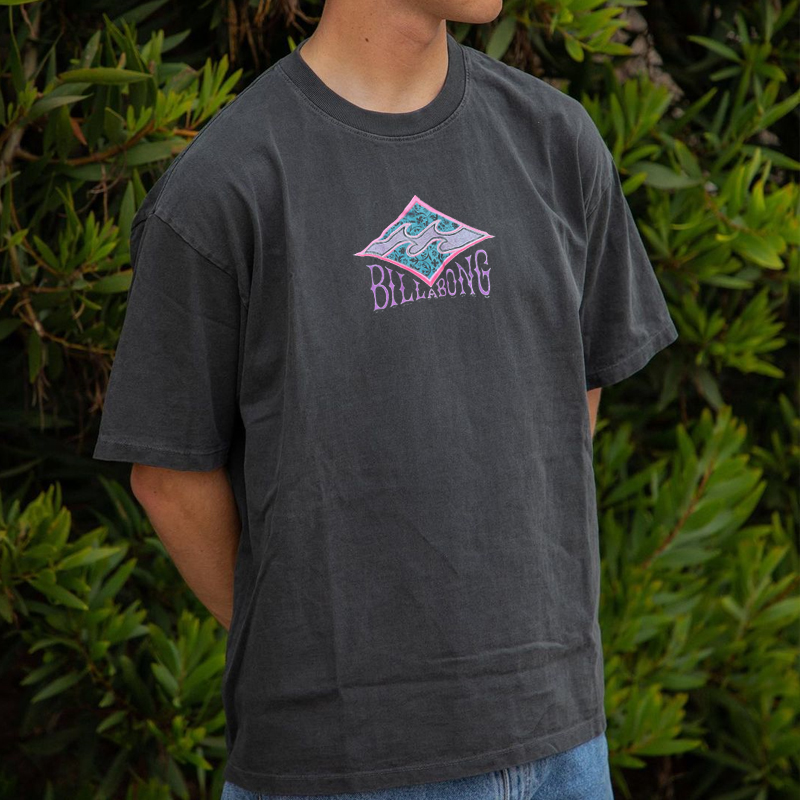 Mens Retro Surf Wave Casual Tee