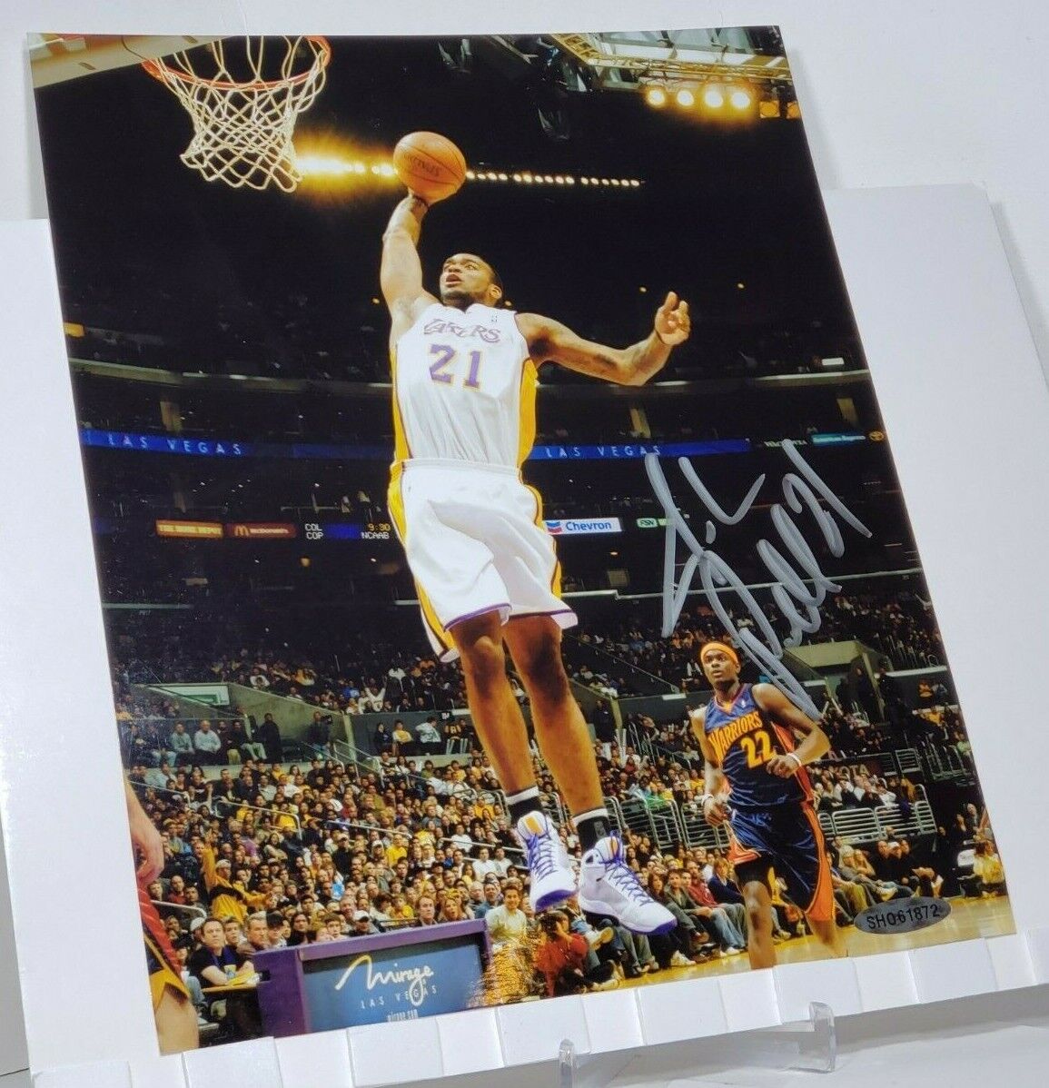 Autographed Josh Powell Signed LA Lakers 8x10 Action Basketball Photo Poster painting (UDA COA)