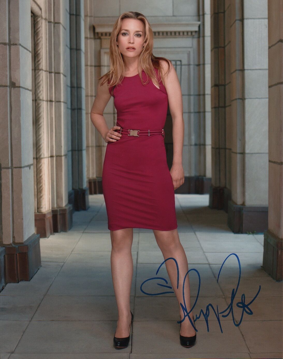 Piper Perabo signed 11x14 Photo Poster painting