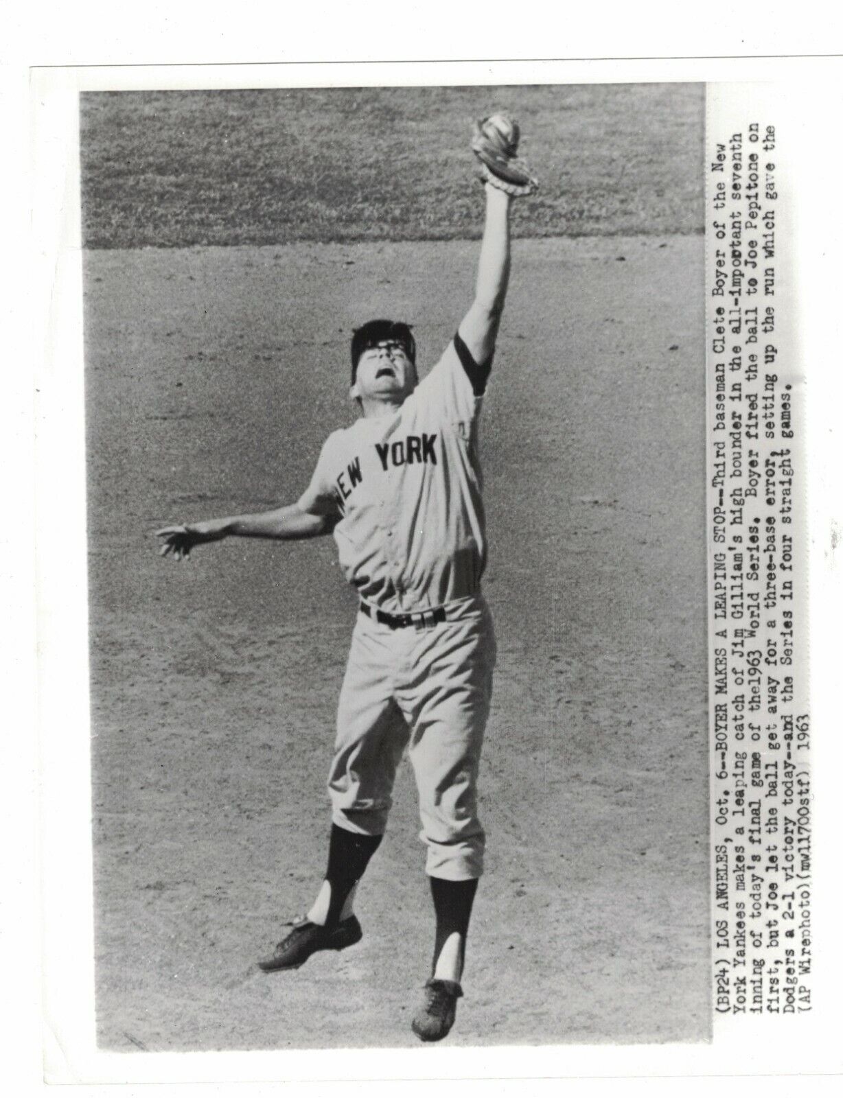 Clete Boyer New York Yankees 1963 AP 8x10 Photo Poster painting AO135