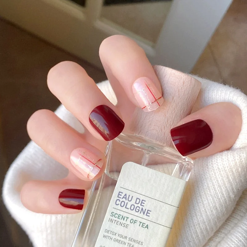 24pcs/set Red Color Short Size Fake Nails Women Fashion Glitter Patch Nail Art Tools Bride Wedding Party Nail Tips With Glue-Nail Inspo