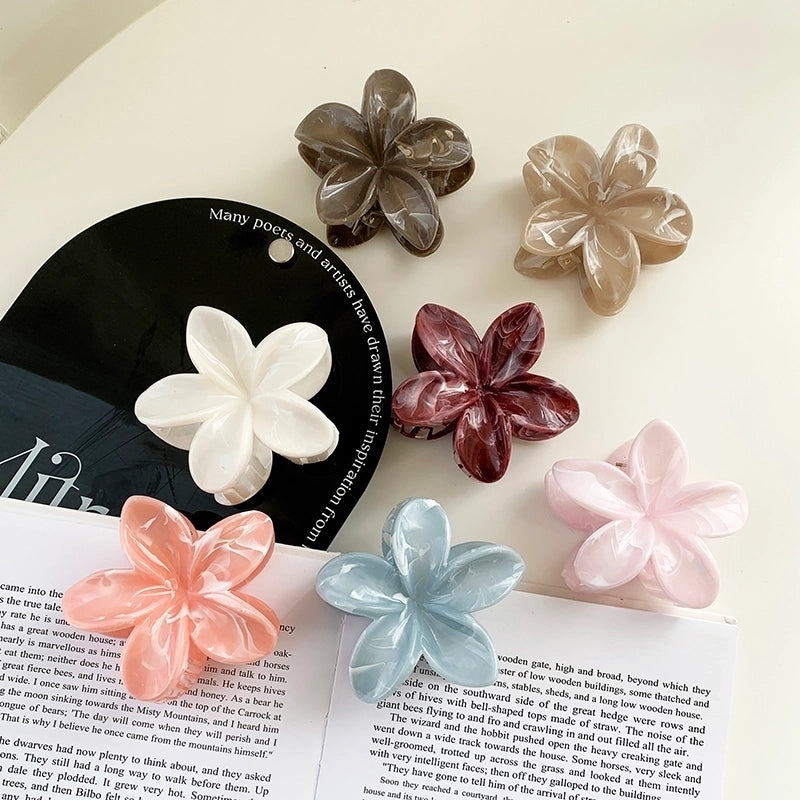 Women’s Sweet Minimalist Flower Resin Hair Claws