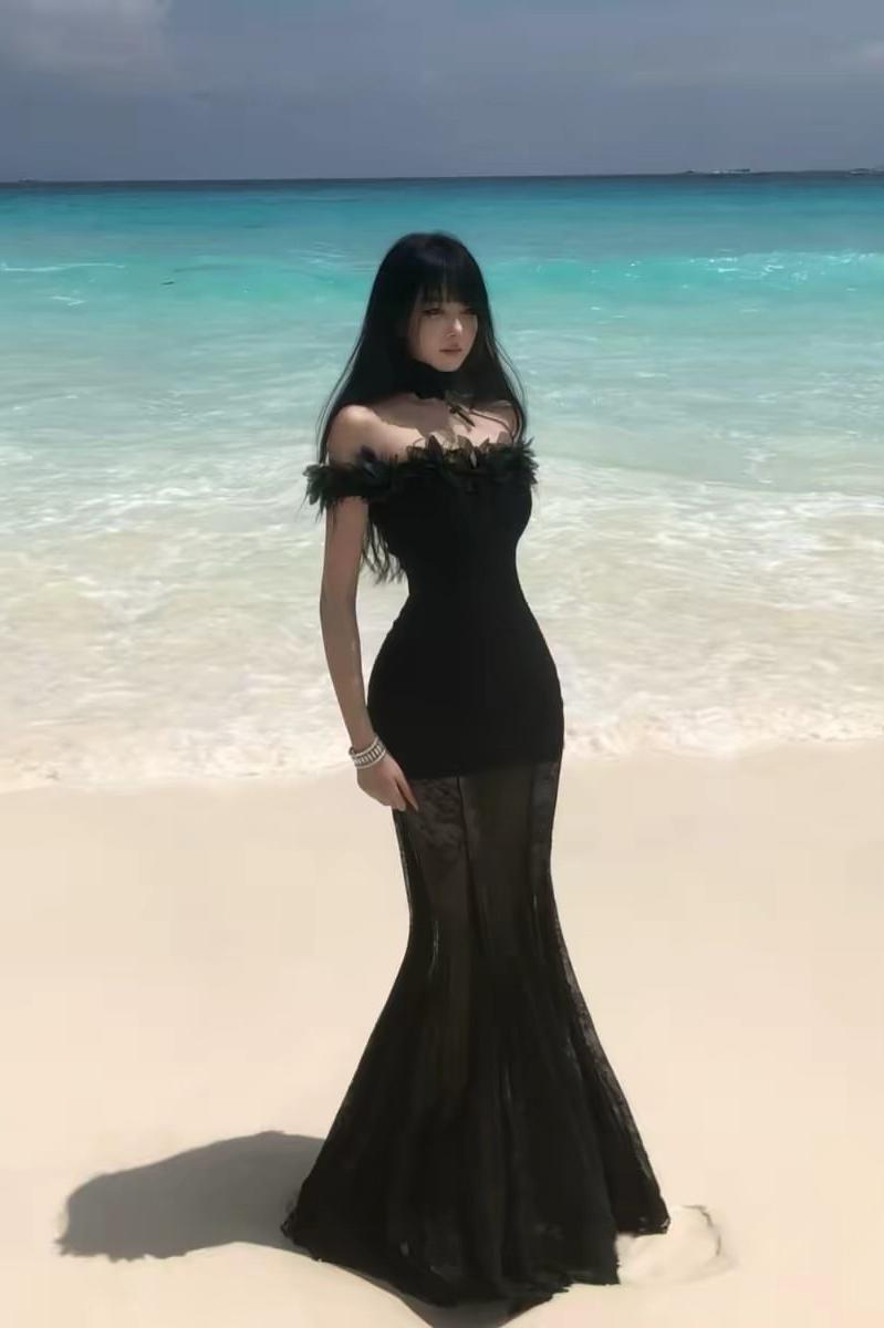Black Tulle Strapless Off-The-Shoulder Sleeveless High-Waisted Long Prom Dress With Feathers | PM0129 Wellcucu
