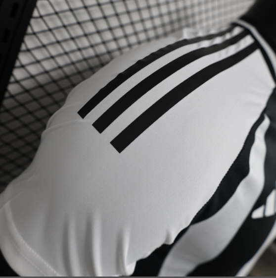 24/25 Juventus Home Player Version Football T-Shirt Thai Quality