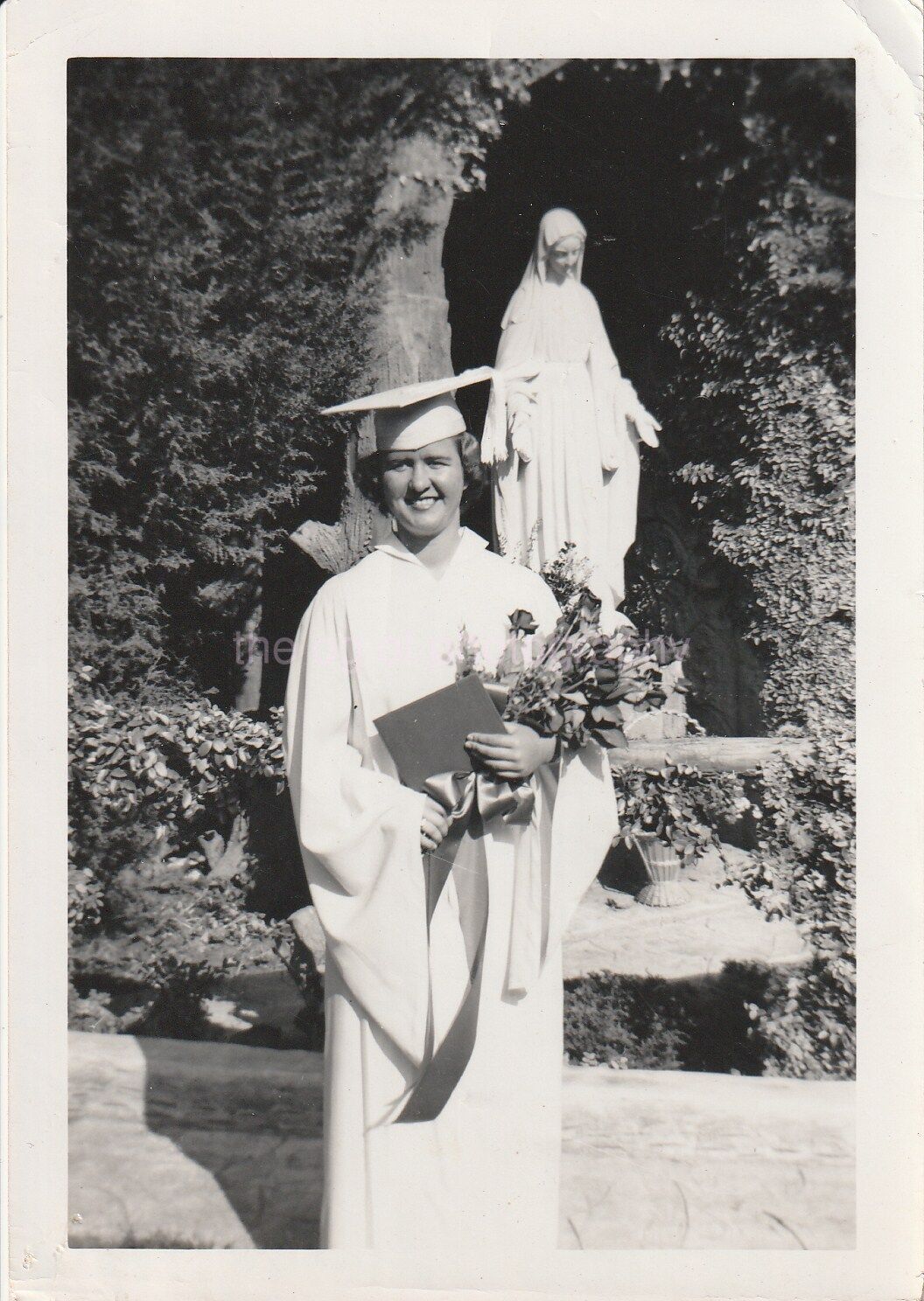 CATHOLIC GRADUATE Statue FOUND Photo Poster painting bwOriginal VINTAGE 812 2 F