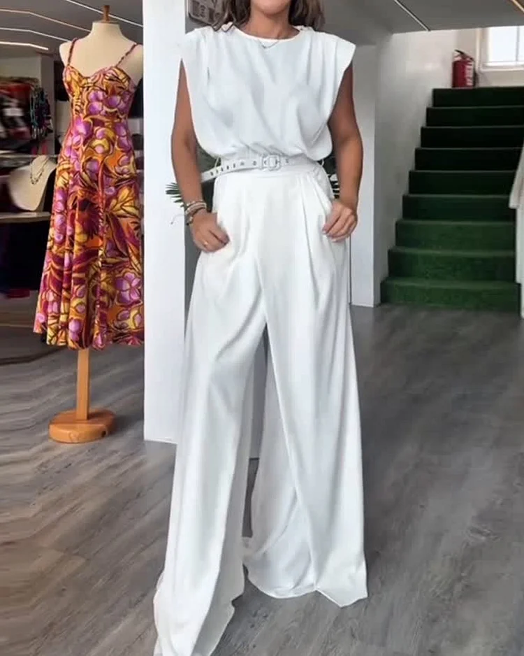 Sleeveless solid color two piece suit