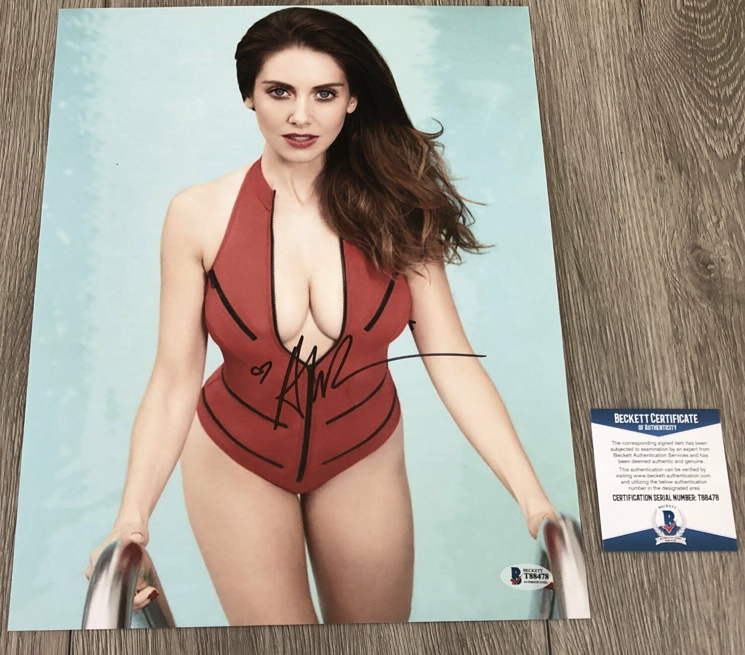 ALISON BRIE SIGNED AUTOGRAPH GLOW COMMUNITY 11x14 Photo Poster painting wPROOF & BECKETT BAS COA