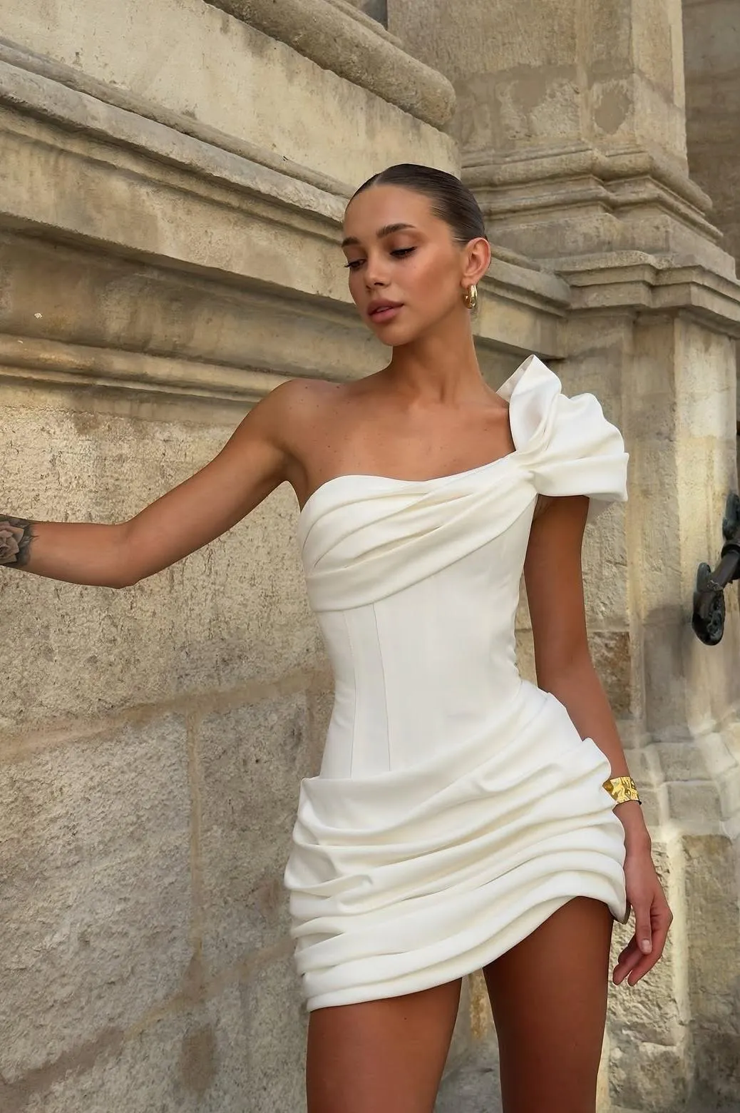 White One Shoulder Sleeveless High-Waisted Short Pleated Sheath Homecoming Dress | PM0113 Wellcucu