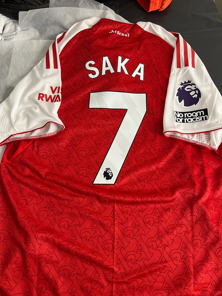 Player Edition 25-26 Arsenal Home Saka No.7 Football Jersey(Engraving on the back: SAKA + #7, Premier League armband on the right arm)