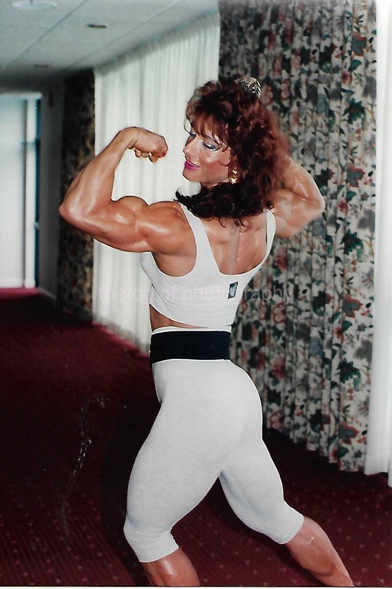 FEMALE BODYBUILDER 80's 90's FOUND Photo Poster painting Color MUSCLE GIRL Original EN 112 29 K