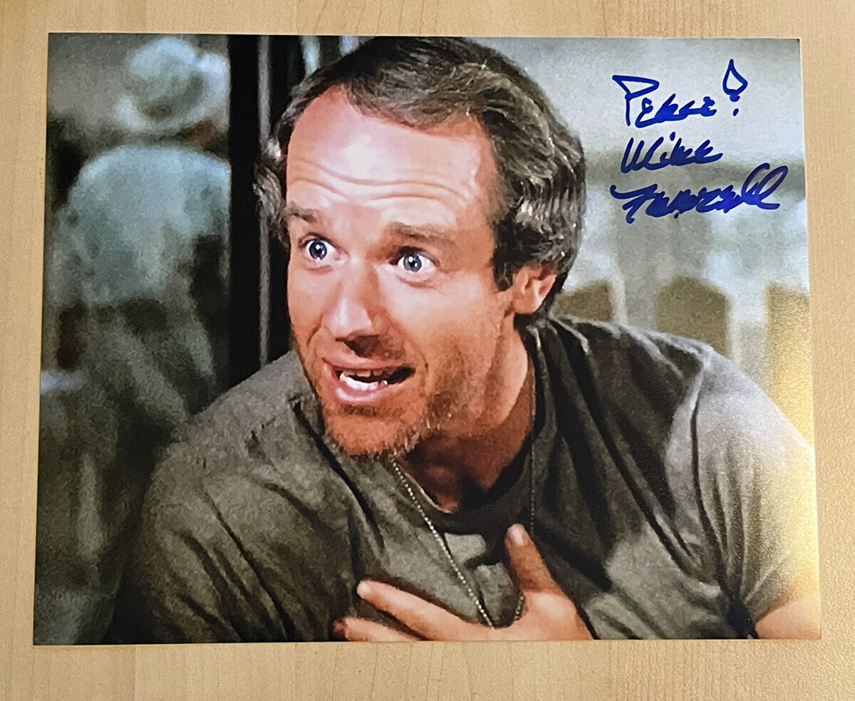 MIKE FARRELL HAND SIGNED 8x10 Photo Poster painting ACTOR AUTOGRAPHED MASH TV STAR VERY RARE COA