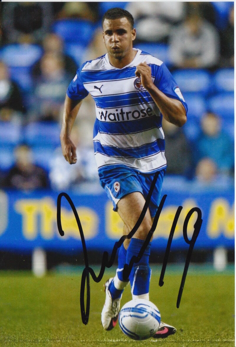 READING HAND SIGNED HAL ROBSON-KANU 6X4 Photo Poster painting.