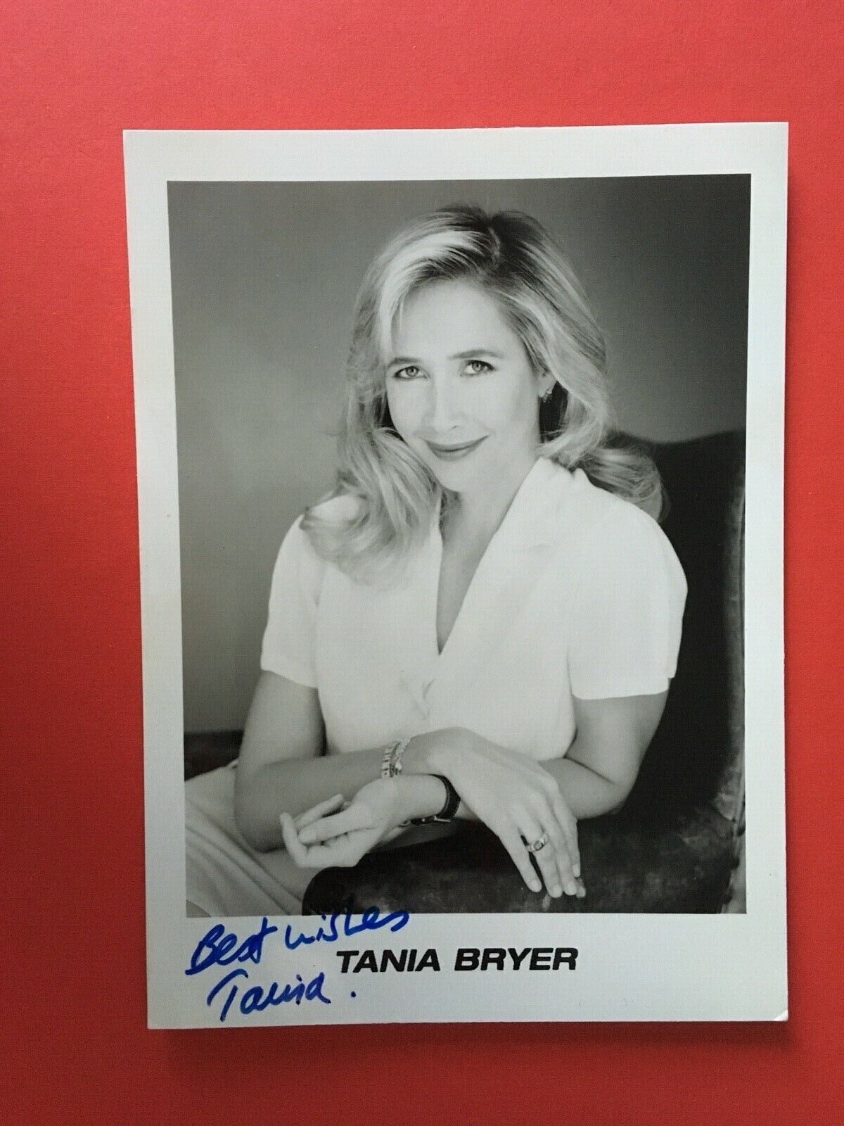 TANIA BRYER - POPULAR TV PRESENTER - EXCELLENT SIGNED Photo Poster paintingGRAPH