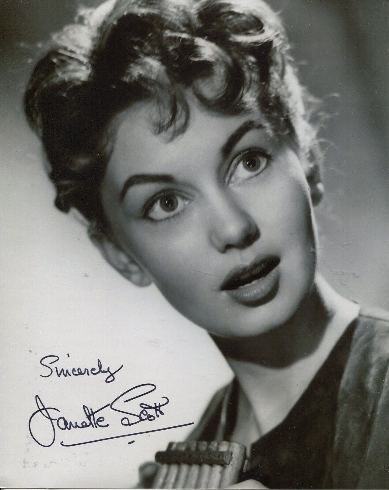 SCHOOL FOR SCOUNDRELS movie actress Janette Scott signed Photo Poster painting - UACC DEALER