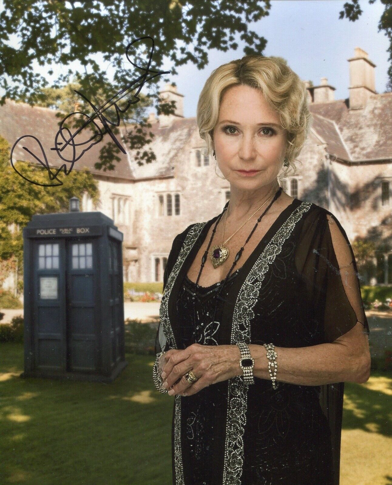 Actress Felicity Kendal signed DOCTOR WHO 8x10 Tardis scene Photo Poster painting - UACC DEALER