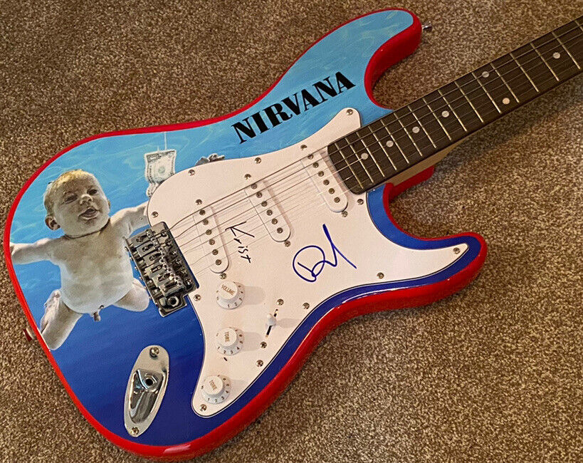 Nirvana - Nevermind Signed Guitar, Dave Grohl, Krist Novoselic, Foo Fighters