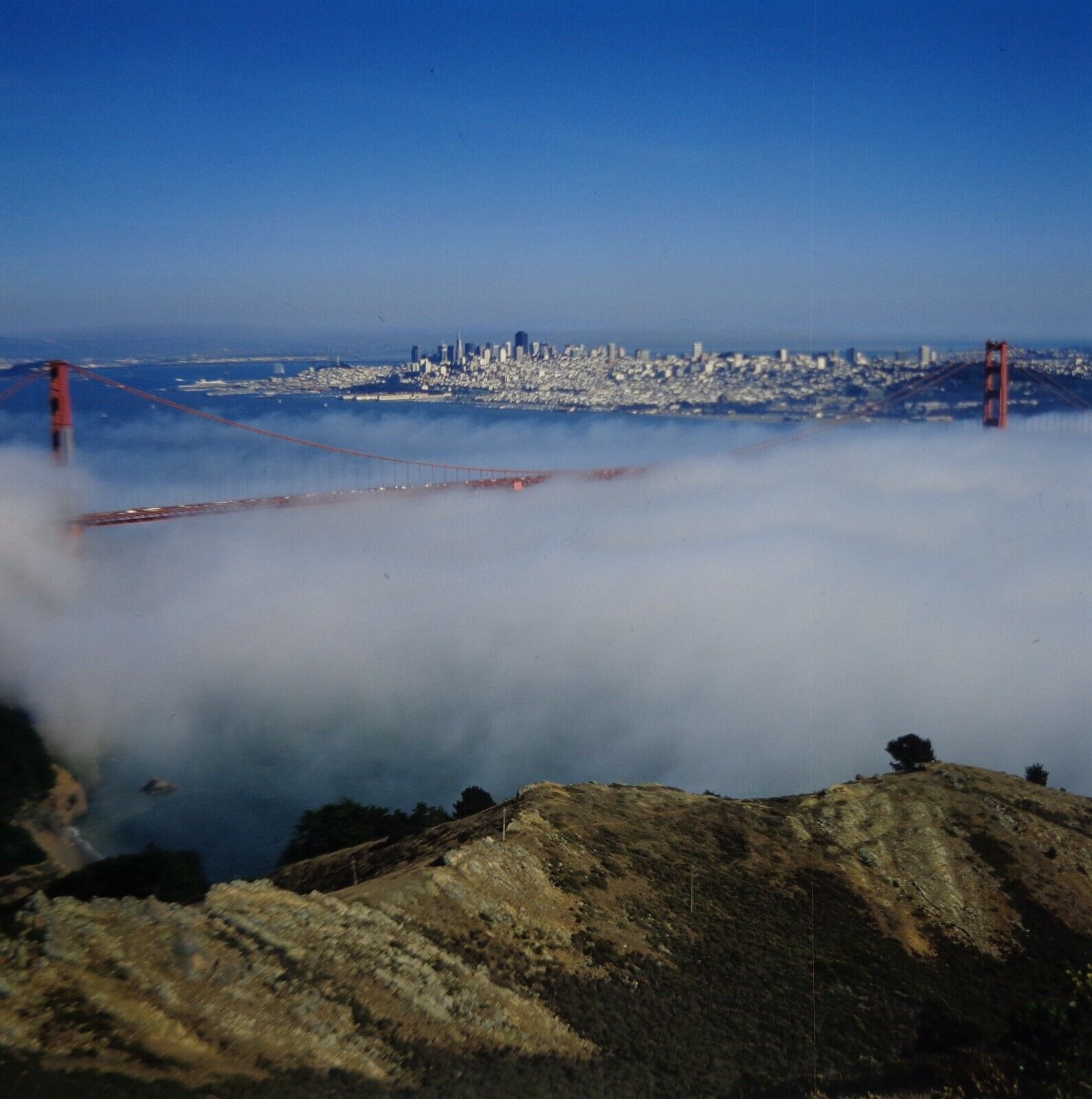 LV3-588 80s GOLDEN GATE BRIDGE FOG SAN FRANCISCO ORIG 2.25 COLOR TRANSPARENCY