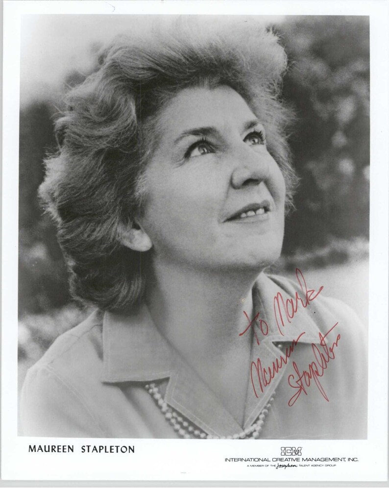 Maureen Stapleton (d. 2006) Signed Autographed Glossy 8x10 Photo Poster painting 'To Mark' - COA Matching Holograms