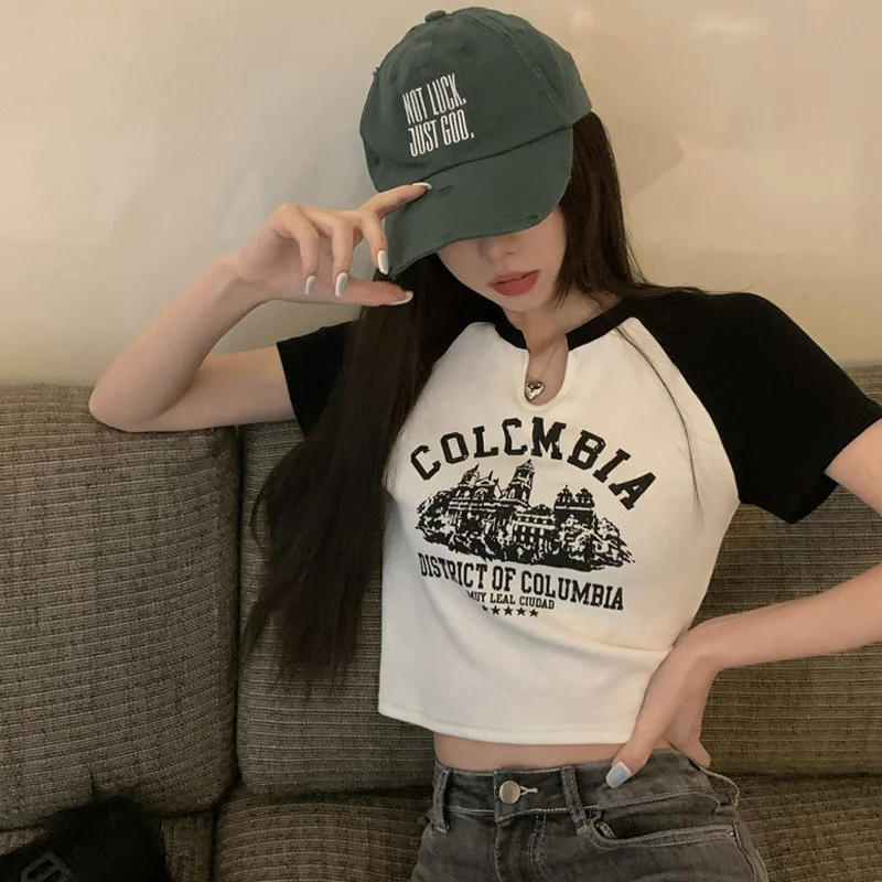 Brownm Brownm Girl V-Neck Short-Sleeved T-Shirt Women's Summer 2024 New Sweet Hot Retro Design Sense Short Student Top Tide
