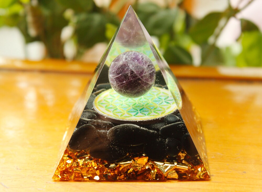 

Orgone Pyramid Chakra - Obsidian, 501 Original