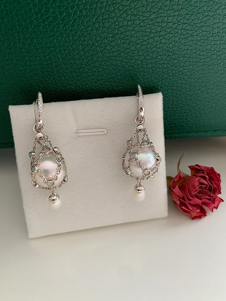 Tina Pearl 18 k white gold, real diamond, lucky bag earrings with shiny freshwater pearls without hoops