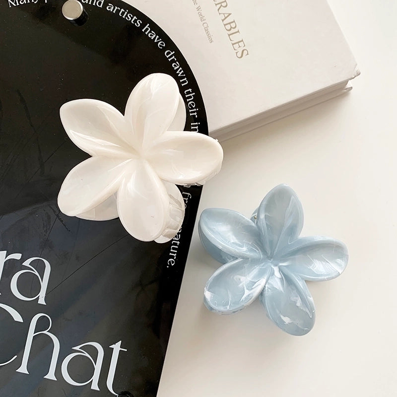 Women’s Sweet Minimalist Flower Resin Hair Claws