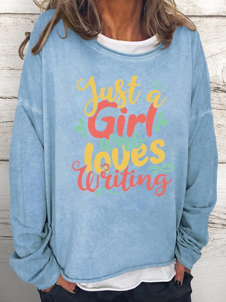 Just a girl who loves writing Women Loose Sweatshirt