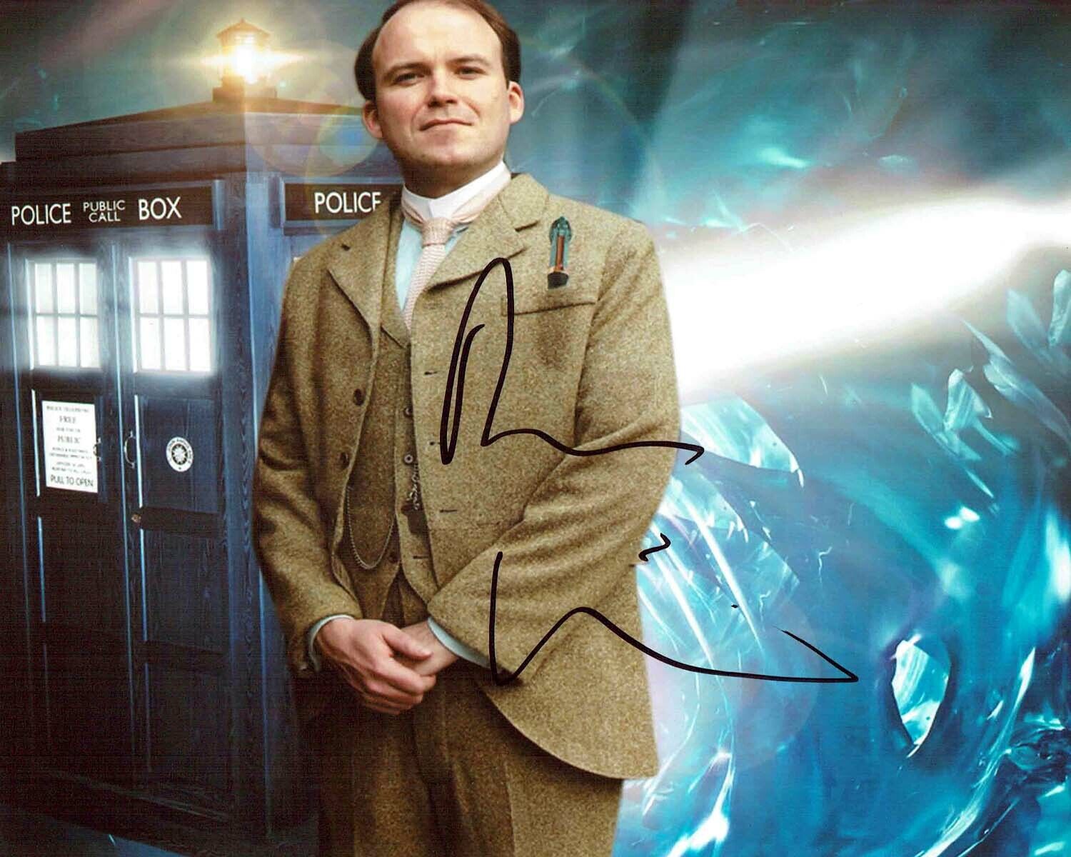 Rory KINNEAR SIGNED 10x8 Photo Poster painting AFTAL COA James Bond Dr Who Actor