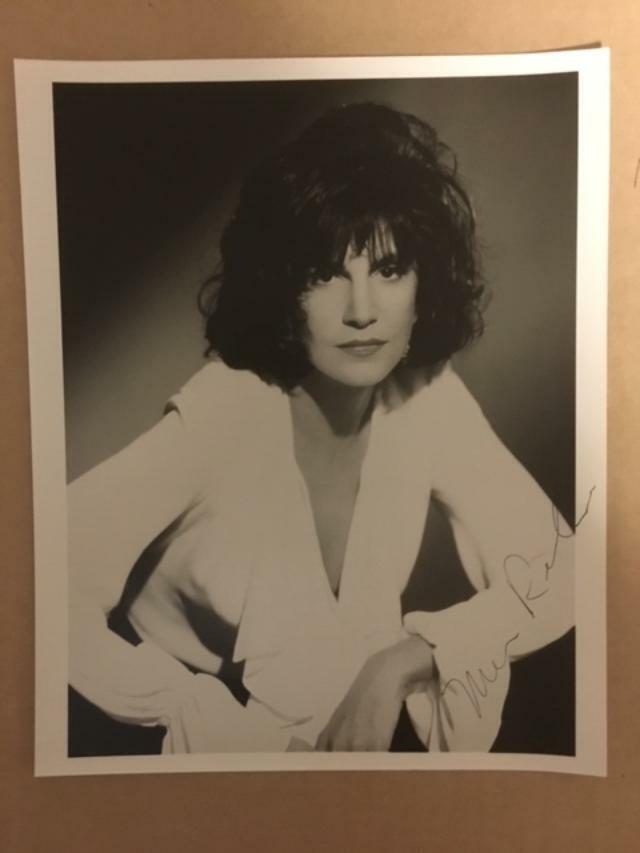 Mercedes Ruehl Actress Boldly Signed 8x10 Lovely Photo Poster painting with COA