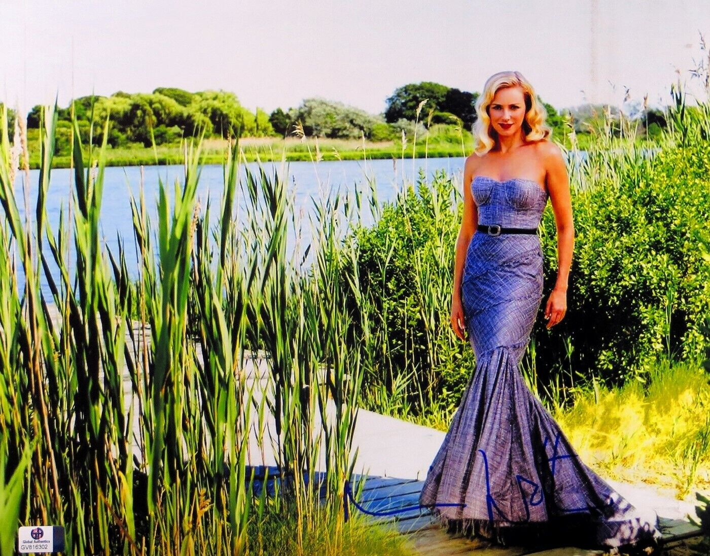 Naomi Watts Signed Autographed 11X14 Photo Poster painting Gorgeous Sexy Dress By Lake GV816302