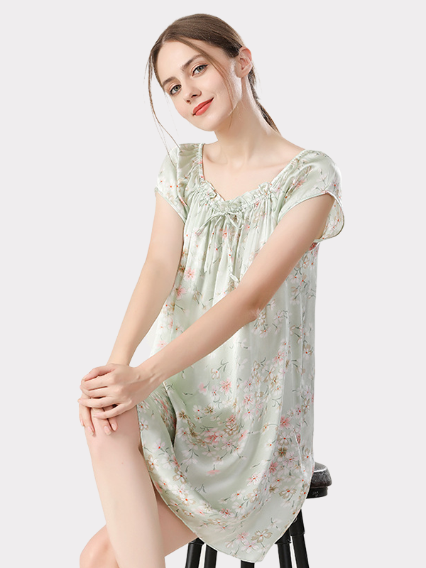 Robe de nuit en soie imprimé floral vert claire 1