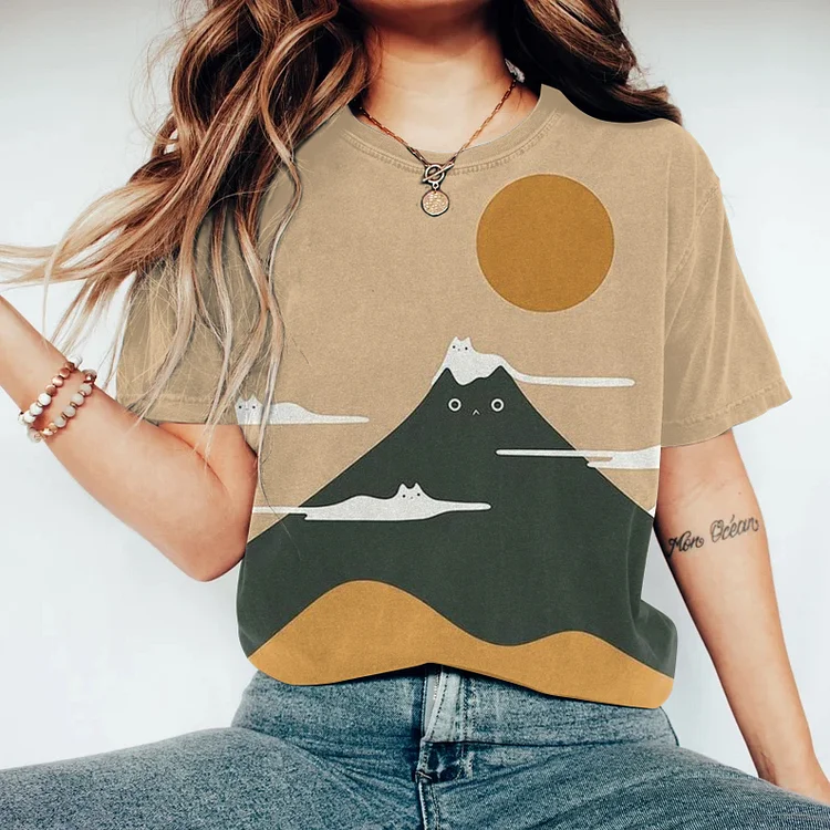 T-Shirt mit Rundhalsausschnitt und japanischem Katzen-Kunstdruck