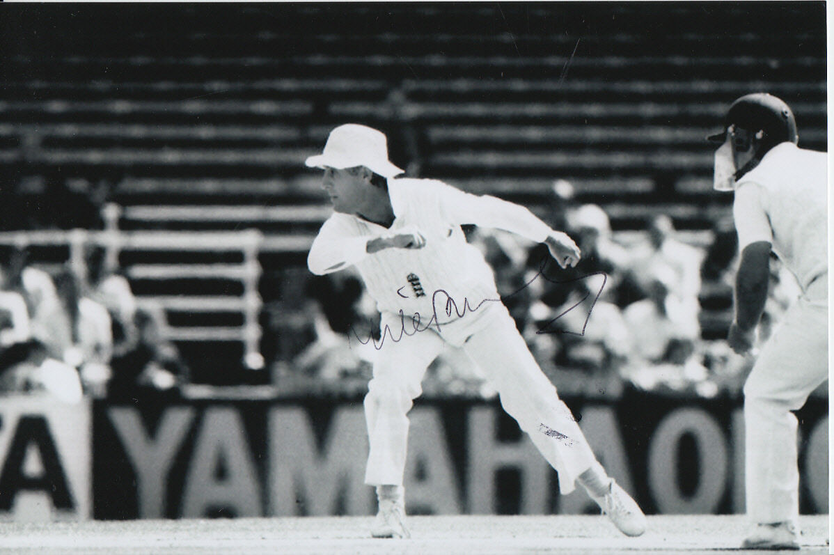 ENGLAND CRICKET HAND SIGNED MIKE BREARLEY 6X4 Photo Poster painting 2.